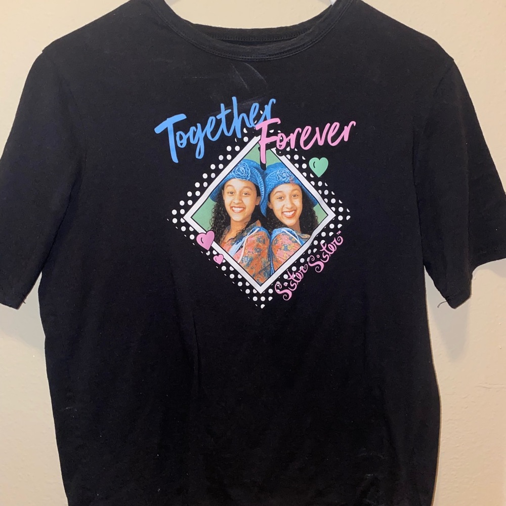 Sister sister graphic tee.